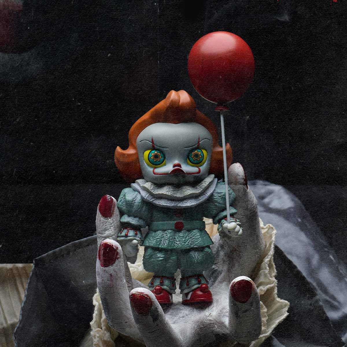 Pennywise Mini Collectible Figure – 15cm Designer Statue with Red Balloon - Image 5